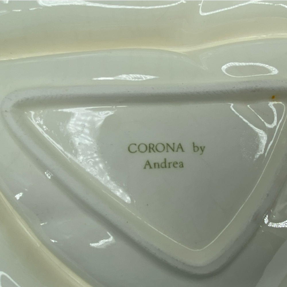 Corona Floral Leaf-Shaped Divided Plate - Picture 5 of 9